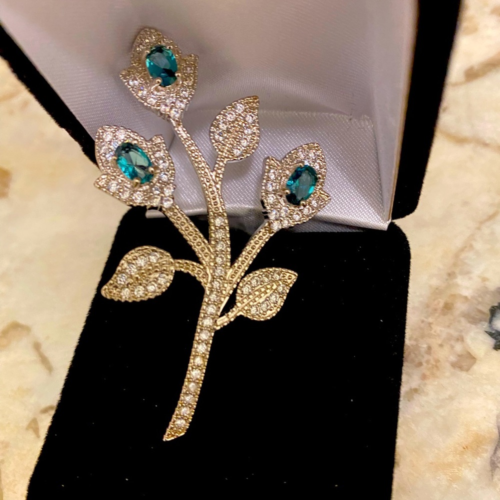 Natural London, blue Topaz and sapphire pendant